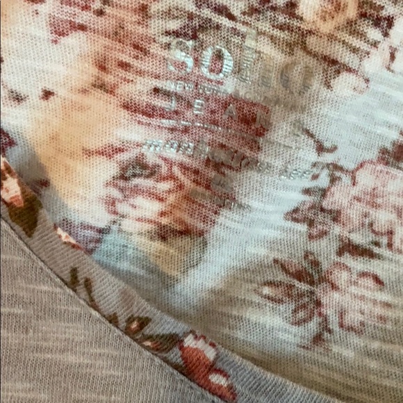 Floral top - Picture 2 of 3